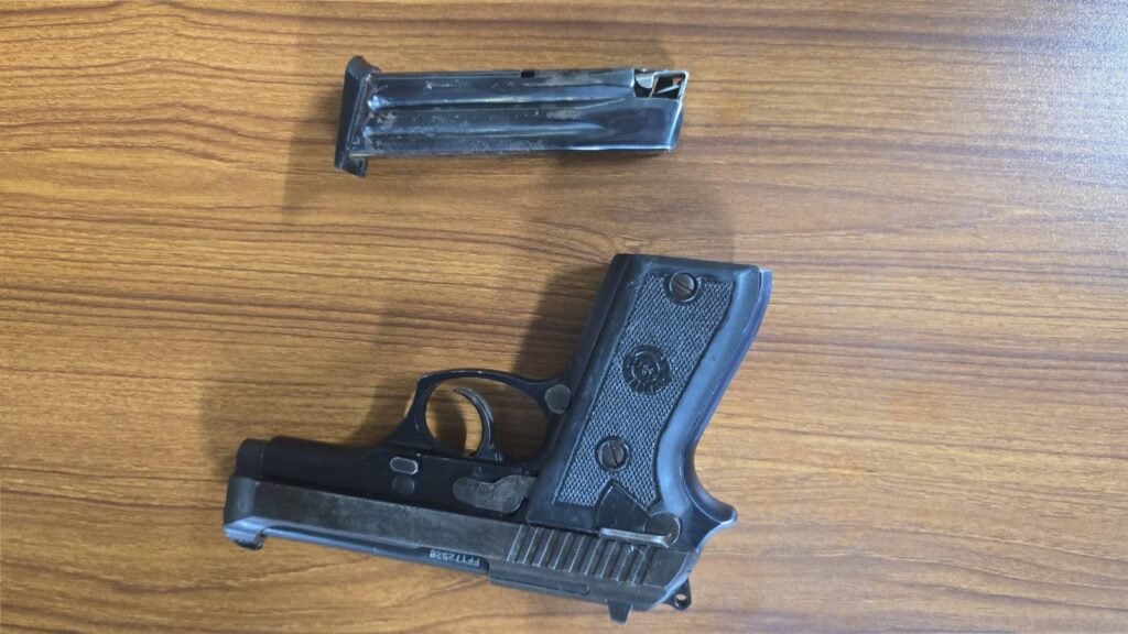 বাড্ডায় আনোয়ার হত্যা মামলার আসামি গ্রেফতার, উদ্ধার বিদেশি পিস্তল