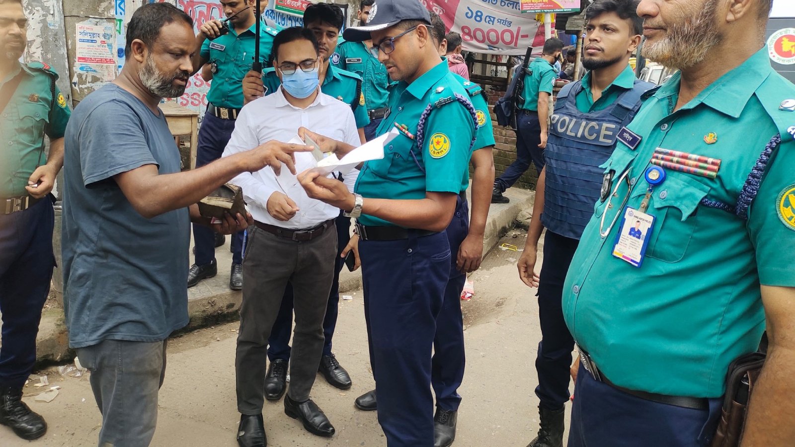 ভিক্টোরিয়া পার্কে ডিএমপির অভিযানে জরিমানা ও কারাদণ্ড