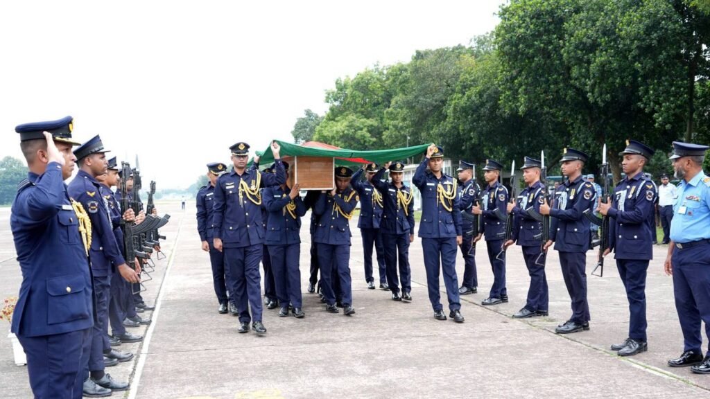 ফ্লাইট লেফটেন্যান্ট তৌকির ইসলামের রাষ্ট্রীয় মর্যাদায় দাফন সম্পন্ন