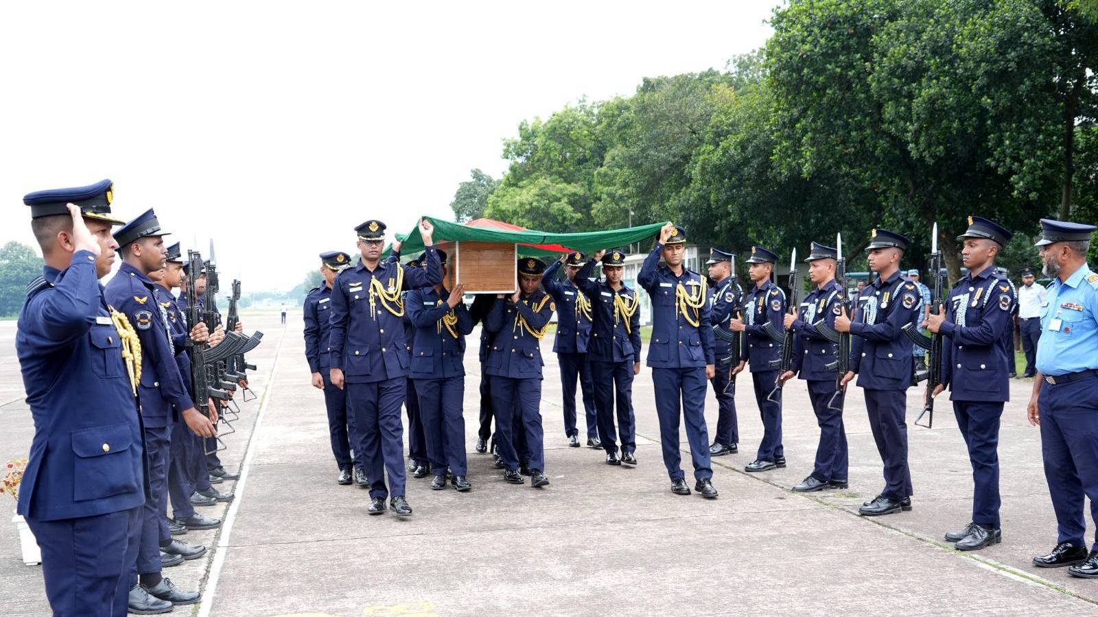 ফ্লাইট লেফটেন্যান্ট তৌকির ইসলামের রাষ্ট্রীয় মর্যাদায় দাফন সম্পন্ন
