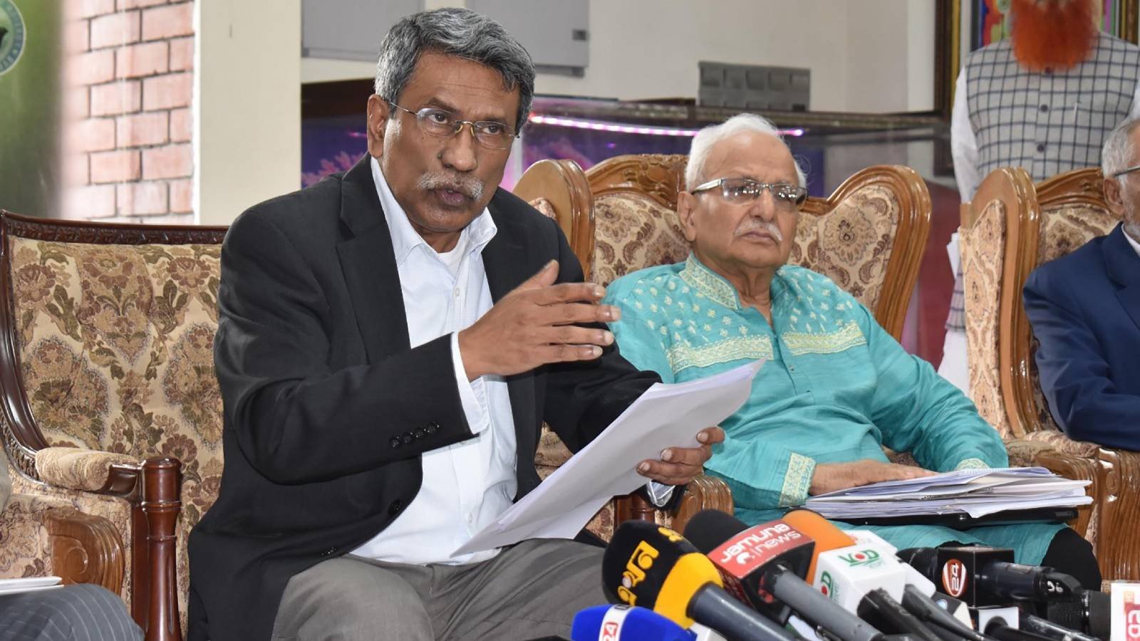 তিন-চতুর্থাংশ দল চায় না প্রধানমন্ত্রী ও দলীয় প্রধান একই ব্যক্তি থাকুক