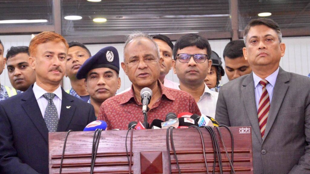 আধুনিক তৃতীয় টার্মিনাল পরিদর্শনে স্বরাষ্ট্র উপদেষ্টা