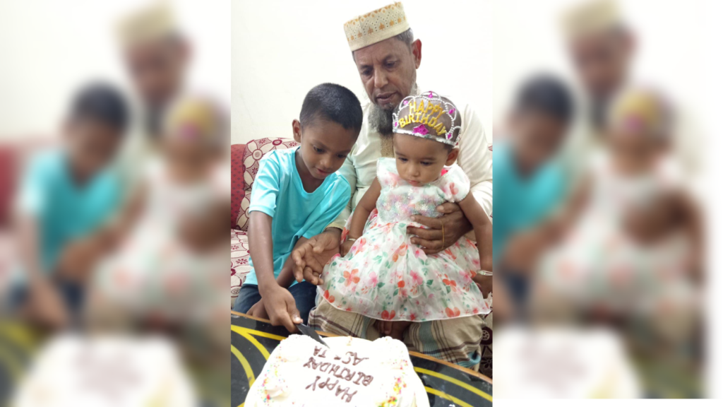 কেক কেটে" আসফিয়া রেজা হীরা মনির" শুভ জন্মদিন পালন