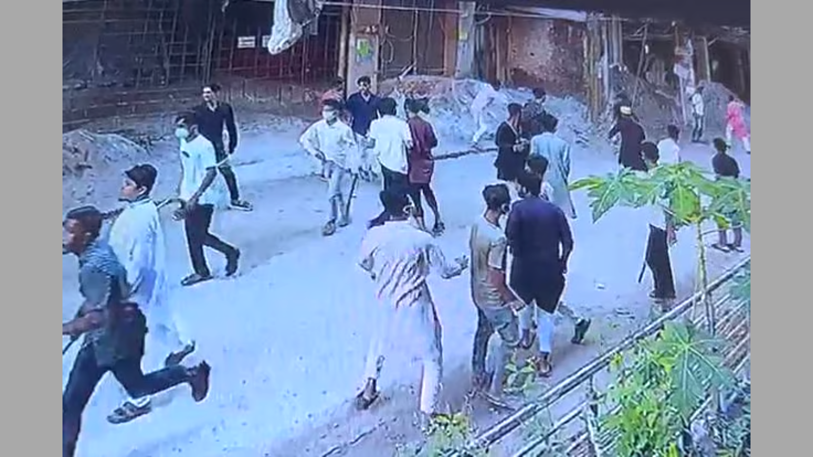 পল্লবীতে চাঁদা না দেওয়ায় এ কে বিল্ডার্সে সন্ত্রাসী হামলা, গুলিতে আহত ১