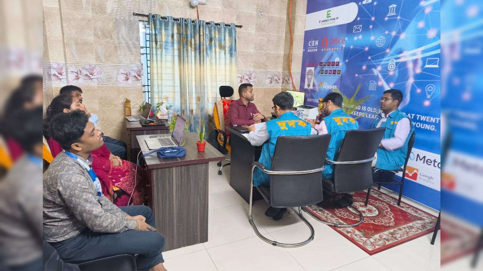 টাঙ্গাইলে অনলাইন প্রশিক্ষণ প্রকল্পে অর্থ আত্মসাতের অভিযোগে দুদকের অভিযান