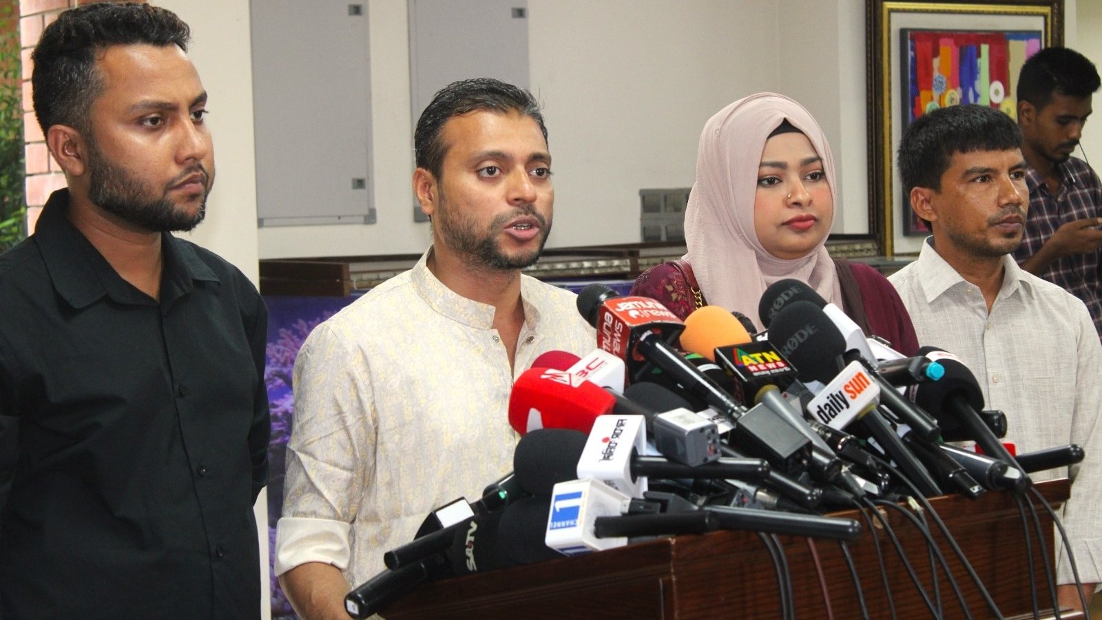 জাতীয় ঐকমত্যের স্বার্থে দলীয় অবস্থান ছাড় দিতে হবে: এবি পার্টি