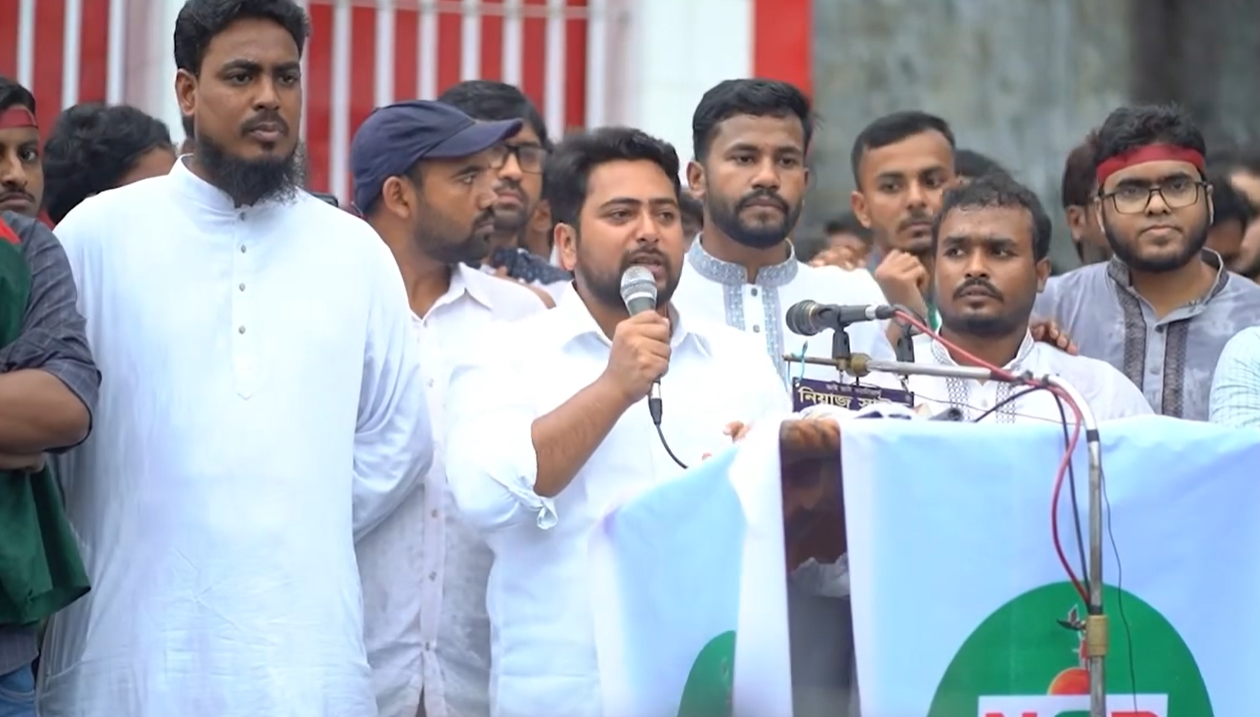 নতুন সরকার চায় ঐক্য, সবাই চায় ক্ষমতা: নাহিদ ইসলাম