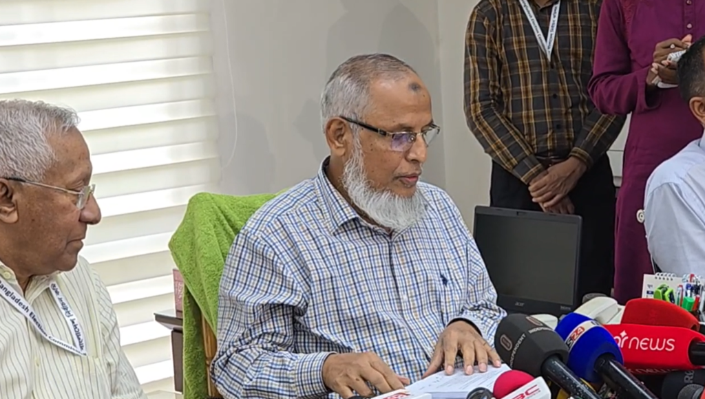 ভোটার সংখ্যার ভিত্তিতে গাজীপুরে বাড়ছে আসন, বাগেরহাটে কমছে : ইসি