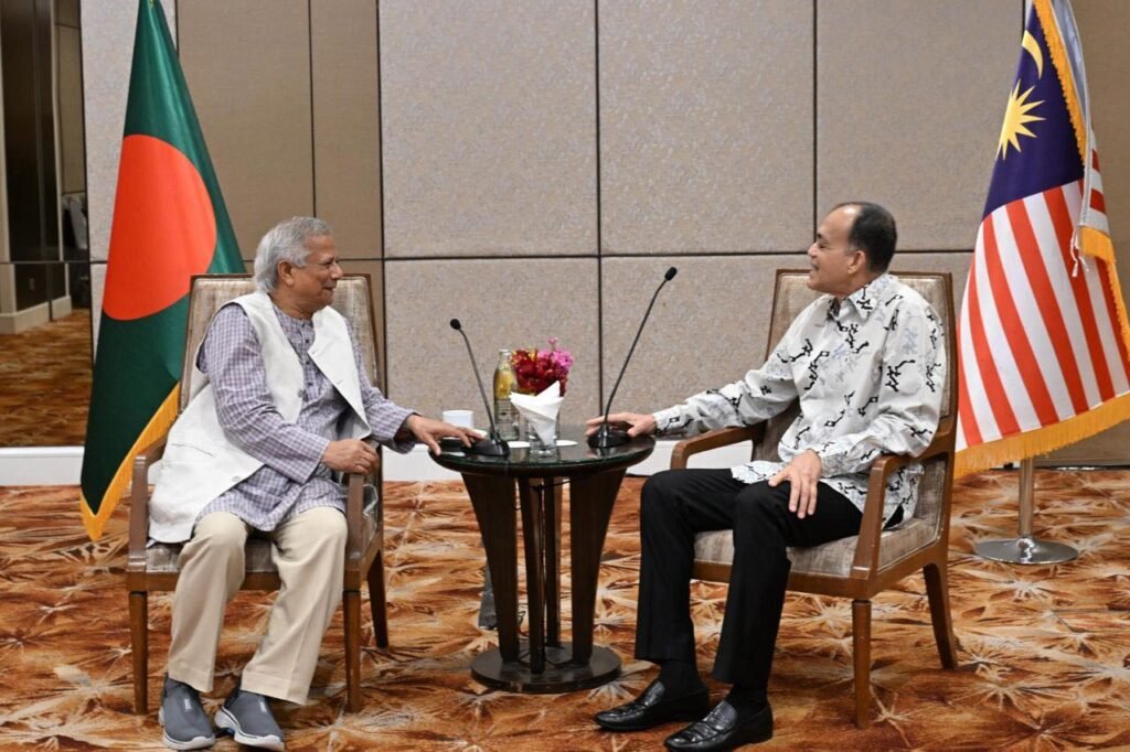 মালয়েশিয়ার শীর্ষ শিল্পপতিদের বাংলাদেশে বিনিয়োগের আহ্বান জানালেন প্রধান উপদেষ্টা