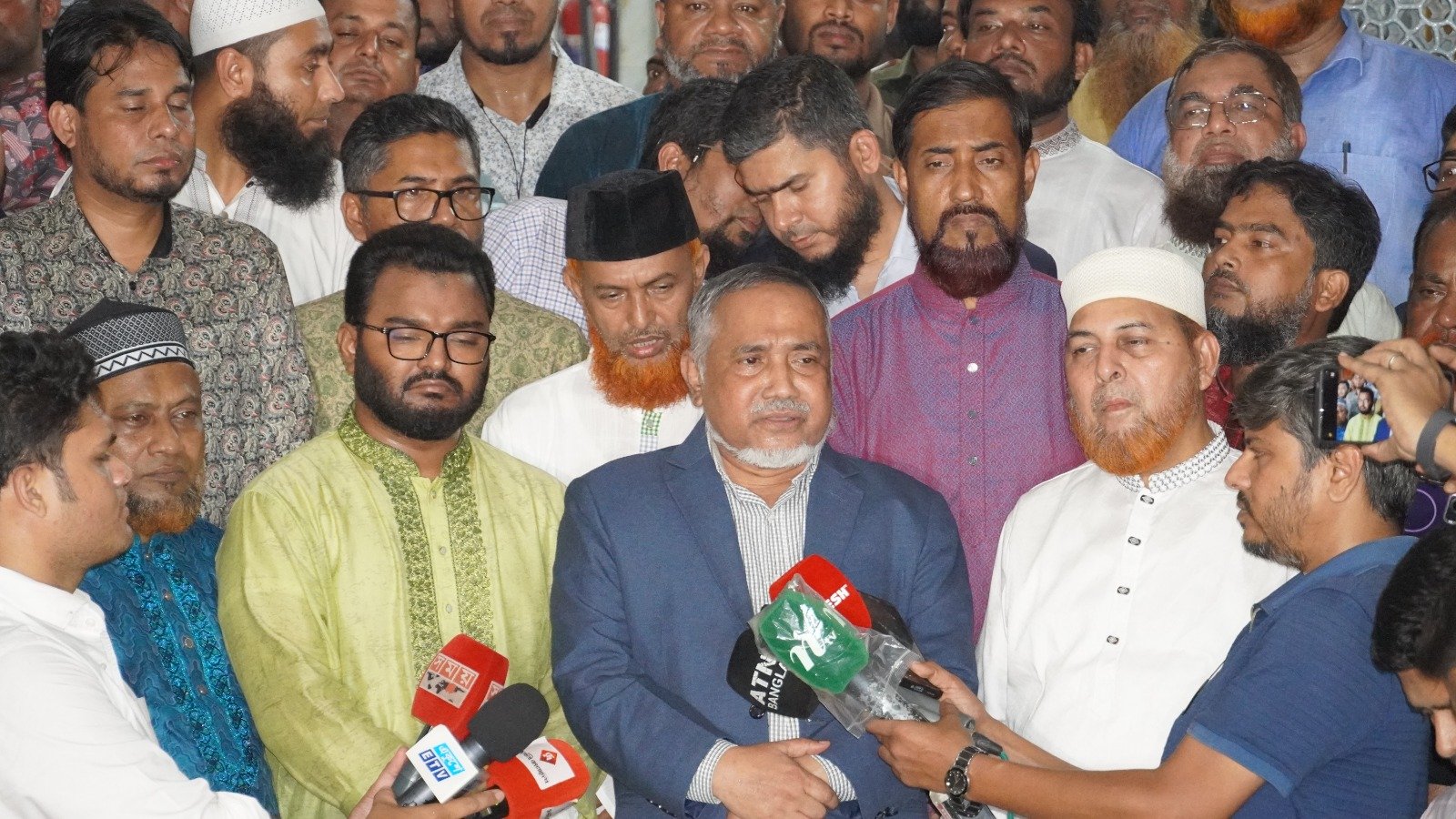 নূরুল হক নূরকে দেখতে হাসপাতালে জামায়াত নেতারা, হামলাকারীদের বিচারের দাবি