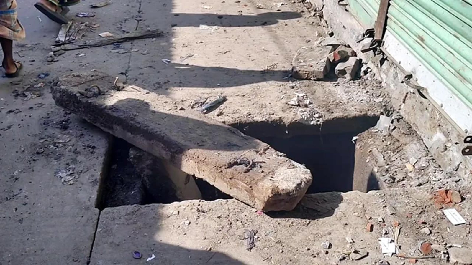 ড্রেনে গ্যাস জমে বিস্ফোরণ, আহত ৩