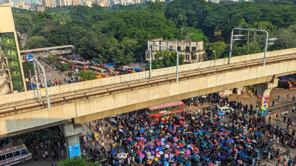তিন দফা দাবিতে শাহবাগ মোড়ে অবরোধ, বুয়েট শিক্ষার্থীদের আন্দোলন অব্যাহত