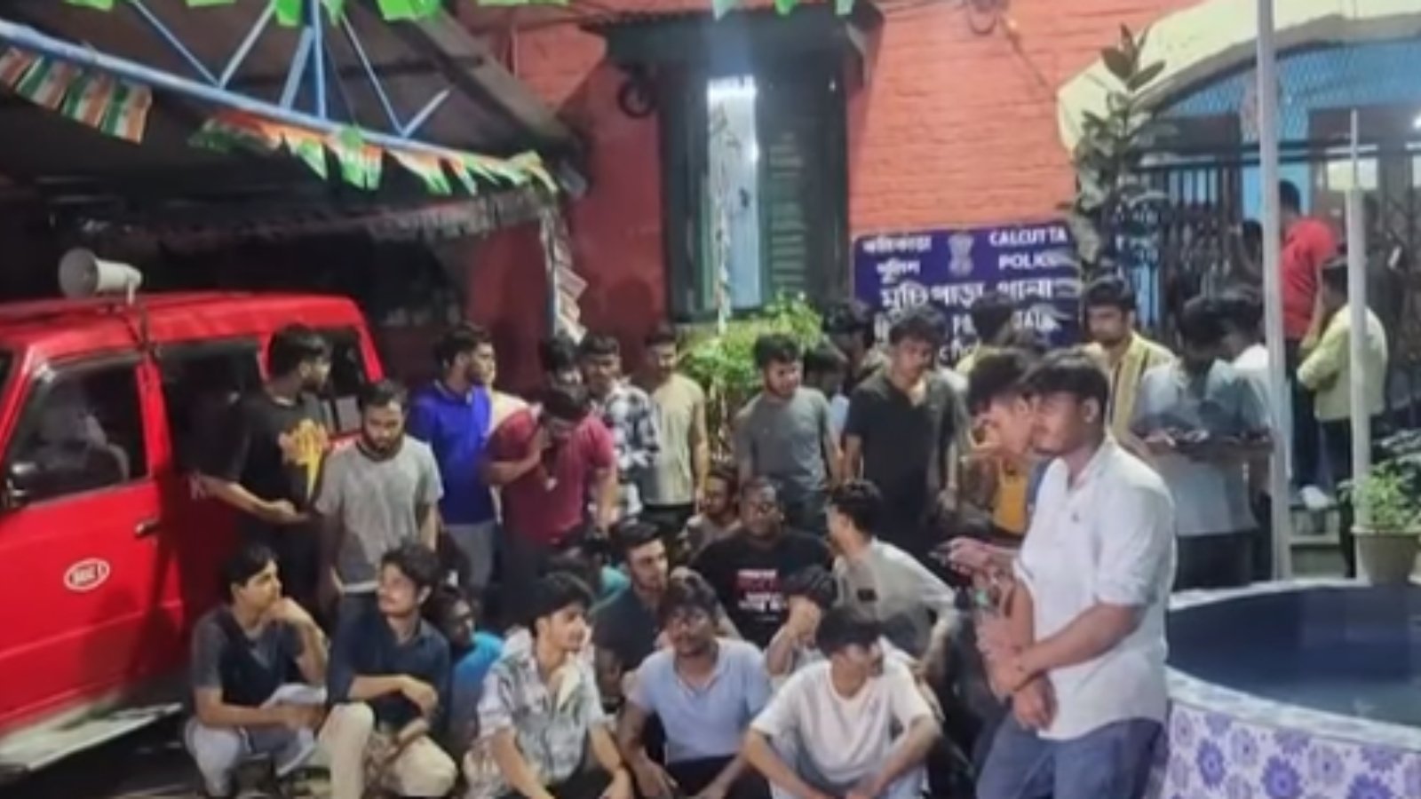 কলকাতায় ‘বাংলাদেশি’ আখ্যা দিয়ে বিশ্ববিদ্যালয় শিক্ষার্থীদের ওপর হামলার অভিযোগ