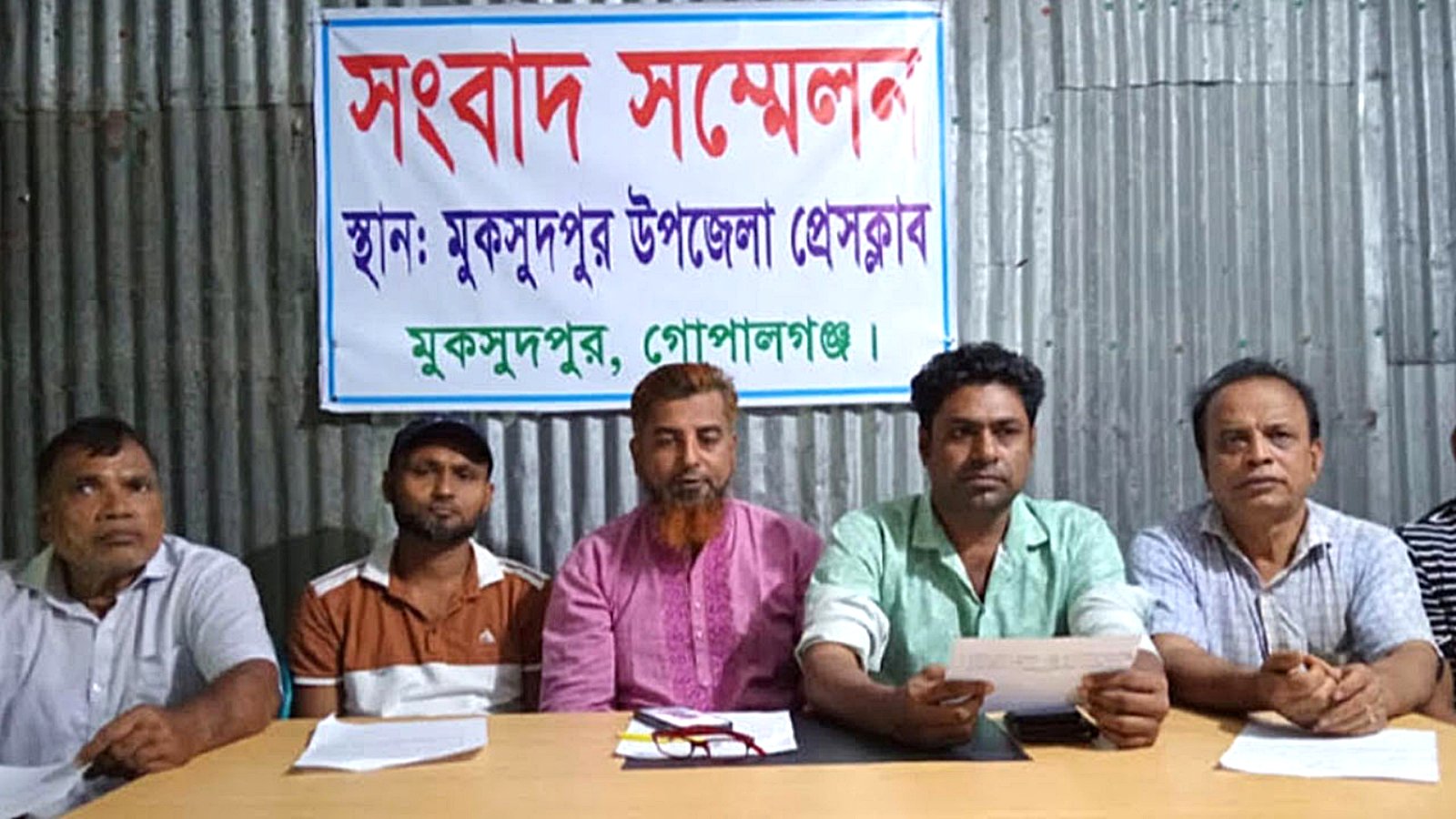 একসঙ্গে পদত্যাগ করলেন ৬ আওয়ামী লীগ নেতা