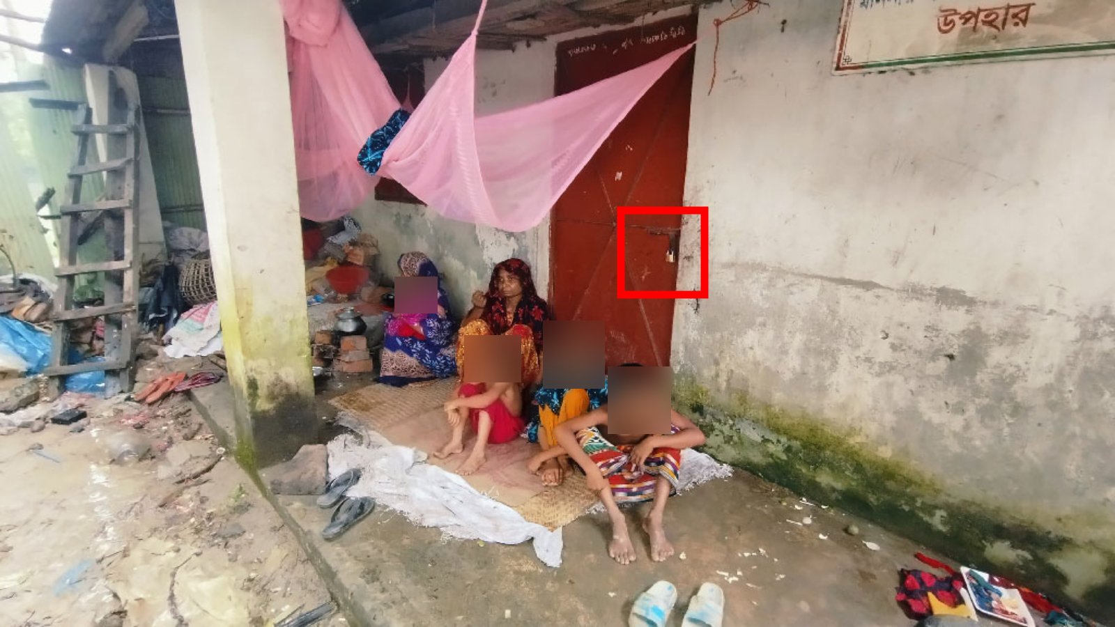 নোয়াখালীর হাতিয়ায় সুদের টাকার জন্য রিকশাচালকের বসতঘরে তালা