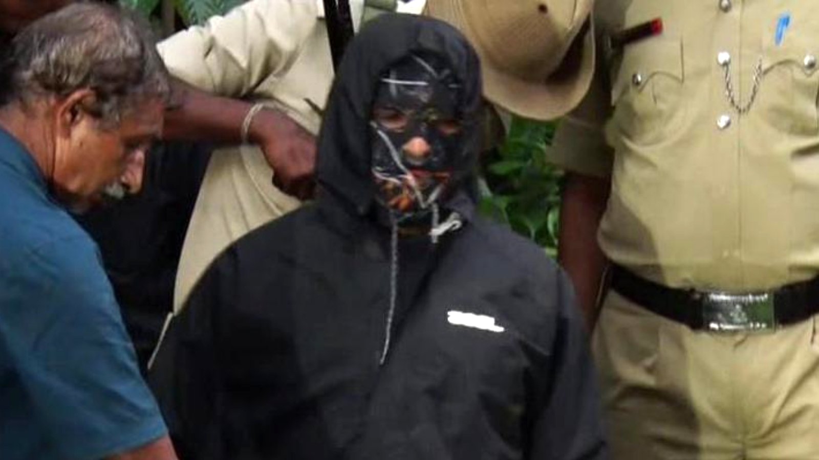 ভারতের মন্দিরে শতাধিক নারীকে ধর্ষণের পর মাটিচাপার অভিযোগকারীকে গ্রেপ্তার