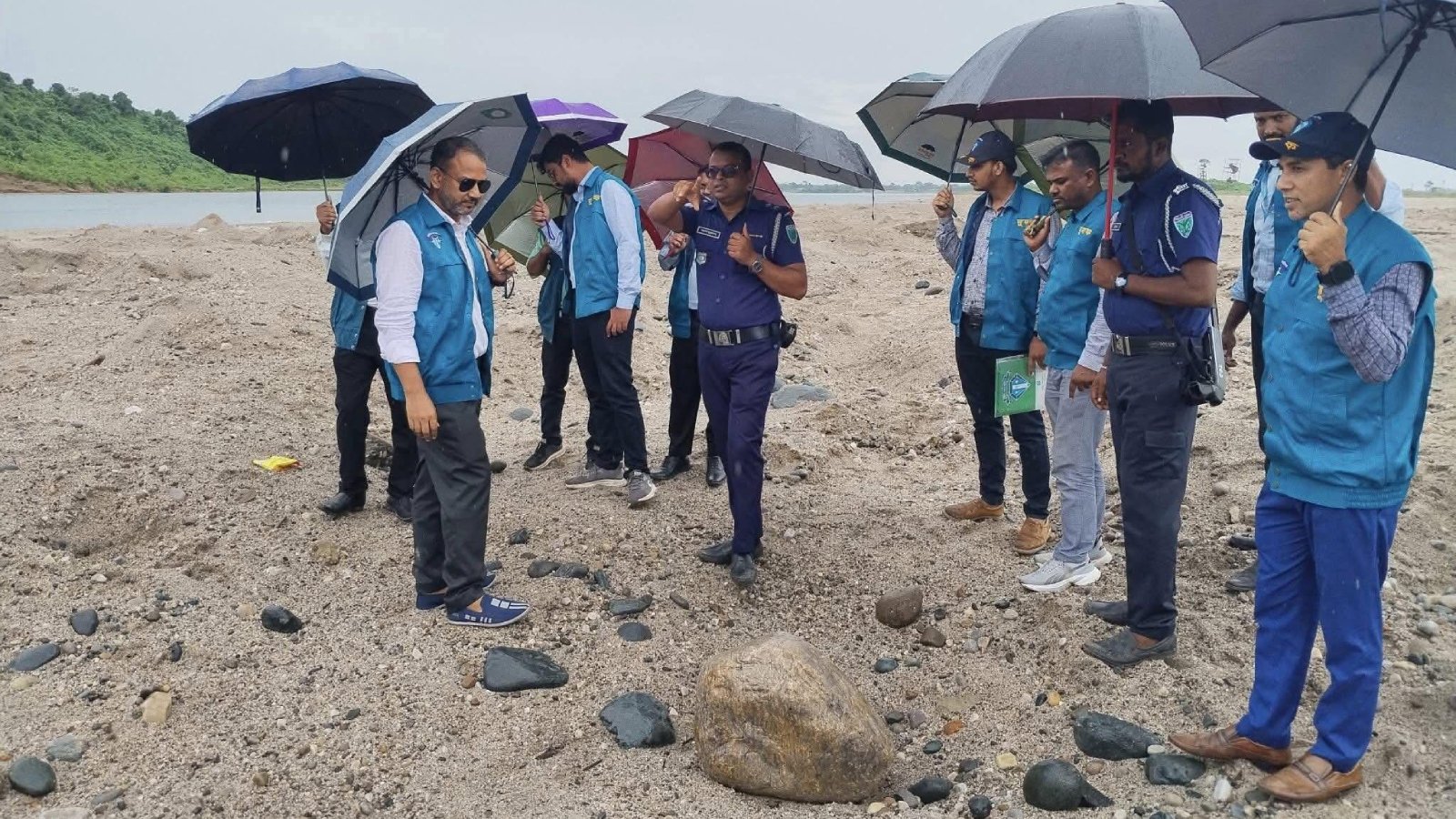ভোলাগঞ্জ সাদা পাথরে অবৈধভাবে পাথর উত্তোলন: প্রশাসনের নিষ্ক্রিয়তার প্রমাণ পেল দুদক