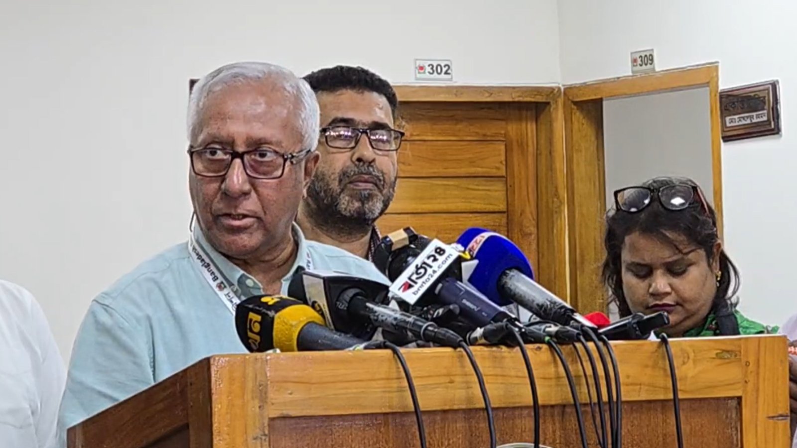 নির্বাচন কমিশনের মেরুদণ্ড আছে বলেই সোজা হয়ে দাঁড়িয়ে আছে : ইসি সচিব