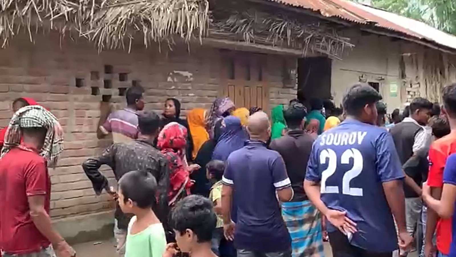 রাজশাহীতে একই পরিবারের চারজনের মরদেহ উদ্ধার, চিরকুটে ঋণের ইঙ্গিত