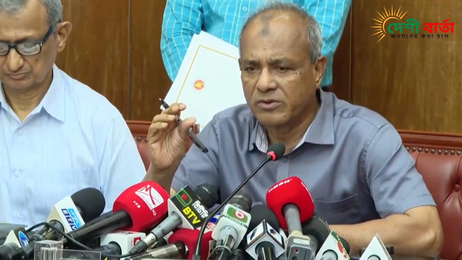 হারানো অস্ত্রের সন্ধানদাতাকে পুরস্কারের ঘোষণা স্বরাষ্ট্র উপদেষ্টার