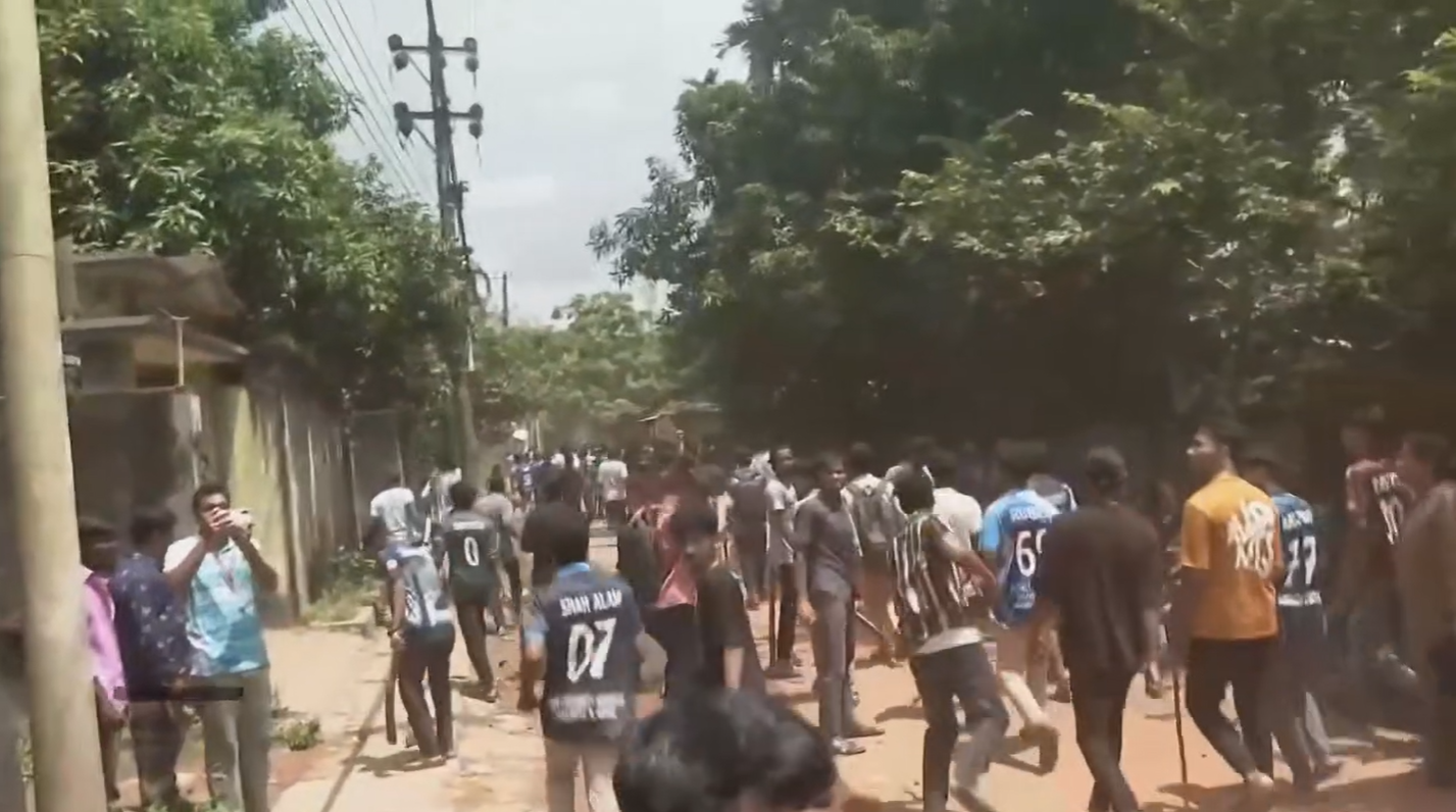 শিক্ষার্থী–স্থানীয়দের সংঘর্ষে উত্তাল চবি, ফের আহত অনেকে