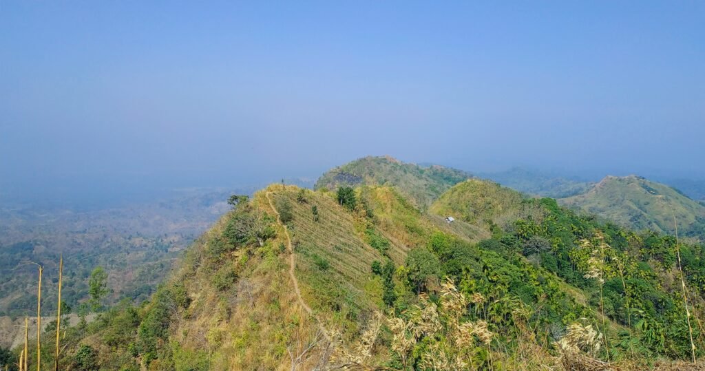 চন্দ্রনাথ পাহাড়ে উসকানিমূলক কার্যক্রম দেখামাত্র ব্যবস্থা নিতে নির্দেশ তিন উপদেষ্টার
