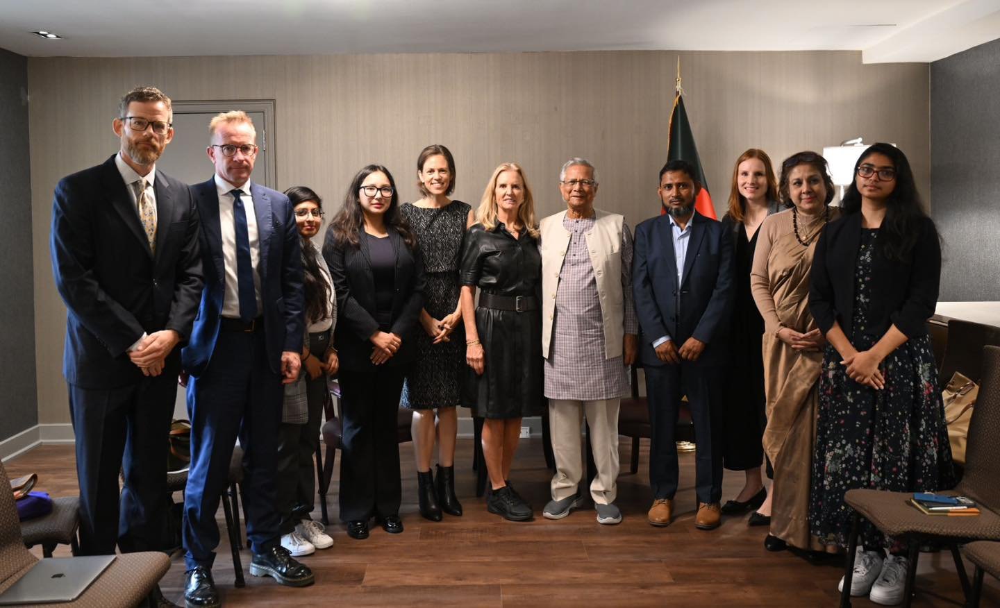 ফেব্রুয়ারির নির্বাচন সমালোচক সময়: অধিকার রক্ষকদের বাংলাদেশে সফর অব্যাহত রাখার আহ্বান প্রধান উপদেষ্টার