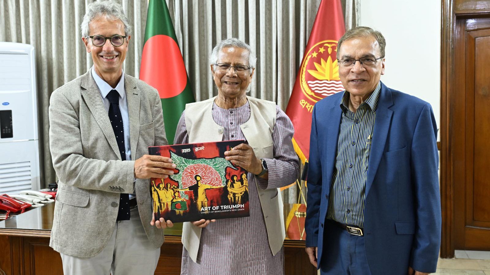 চুরি করা অর্থ পাচার বন্ধে কঠোর পদক্ষেপের আহ্বান প্রধান উপদেষ্টার