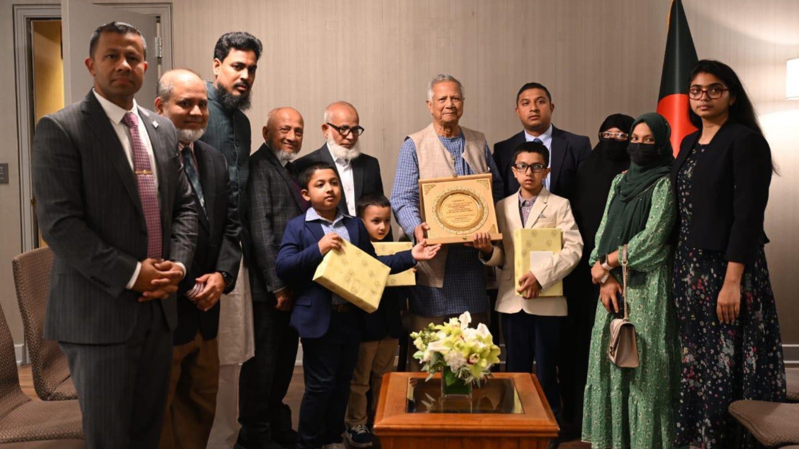 নিউইয়র্কে নিহত পুলিশ কর্মকর্তা দিদারুল ইসলামের পরিবারের সঙ্গে প্রধান উপদেষ্টার সাক্ষাৎ