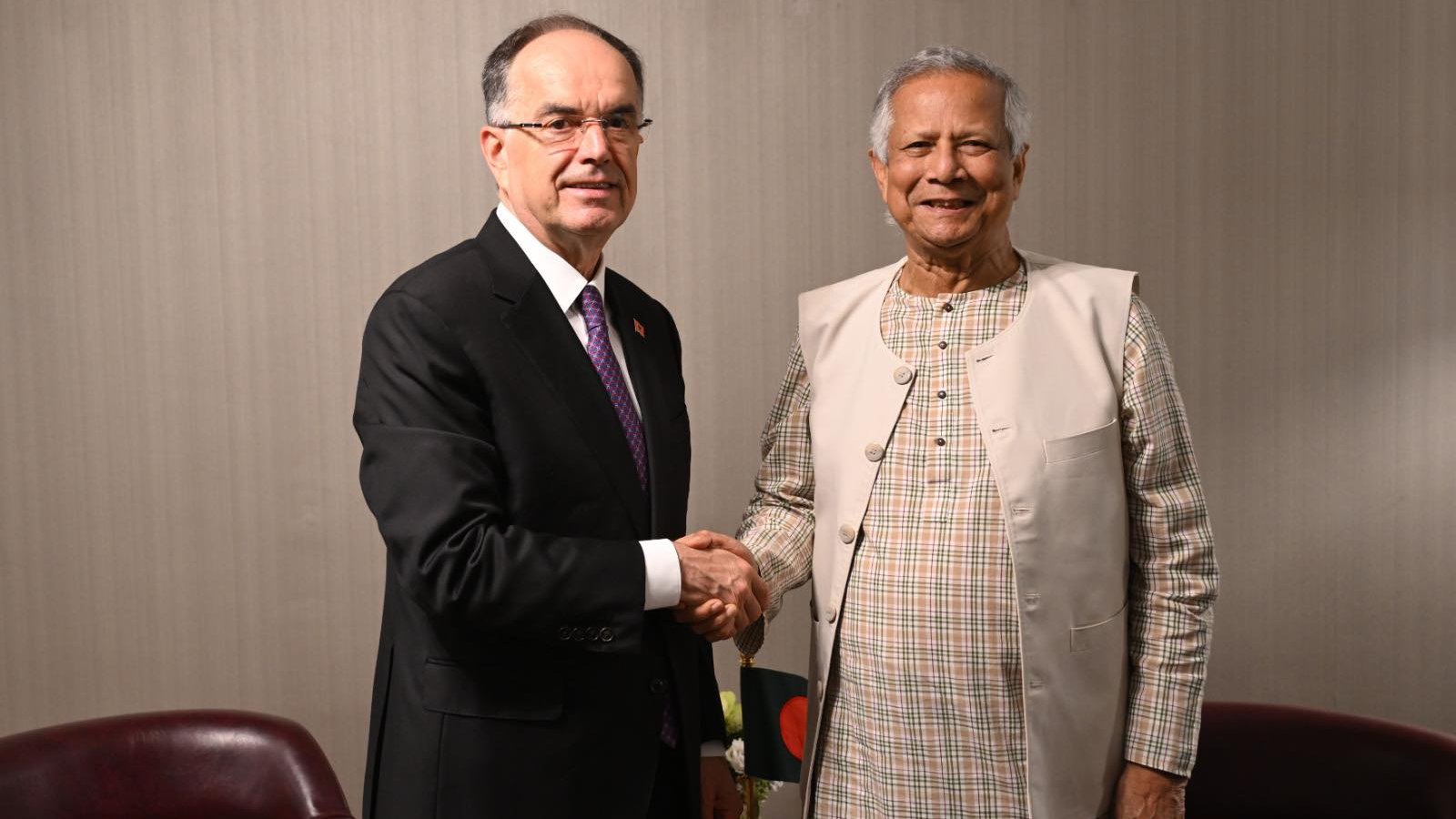 আলবেনিয়ার অর্থনীতিতে কর্মী দরকার: বাংলাদেশি শ্রমিক নিয়োগে আগ্রহ প্রেসিডেন্ট বেগাজের