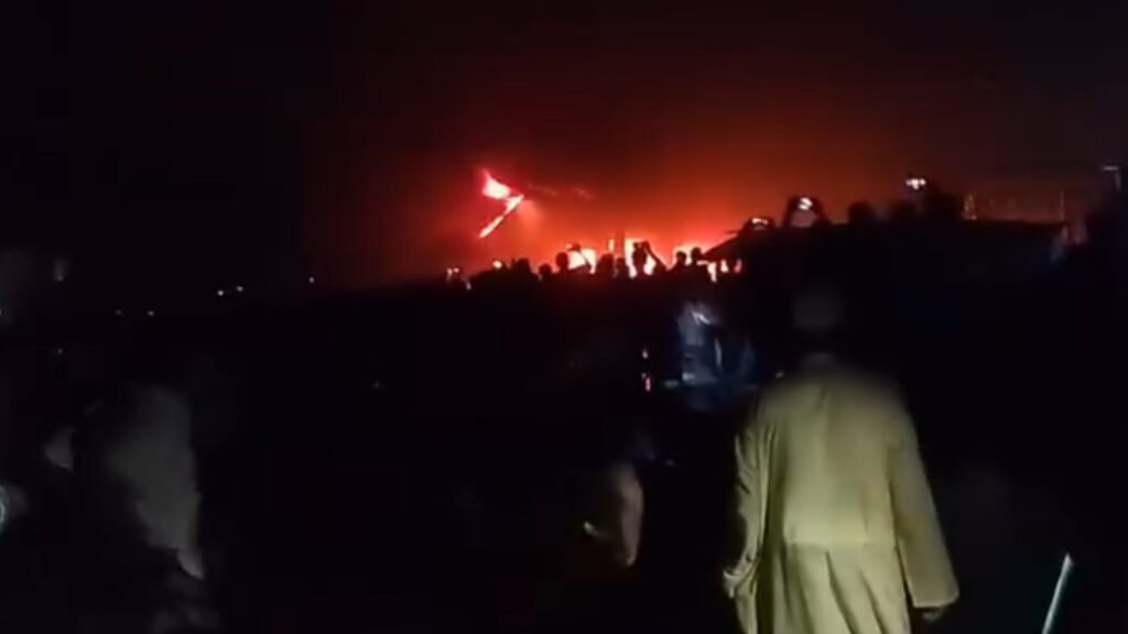 বাউফলের কালাইয়া বন্দরে অগ্নিকাণ্ড: দুটি দোকান পুড়ে ছাই, ২০ লাখ টাকার ক্ষয়ক্ষতি