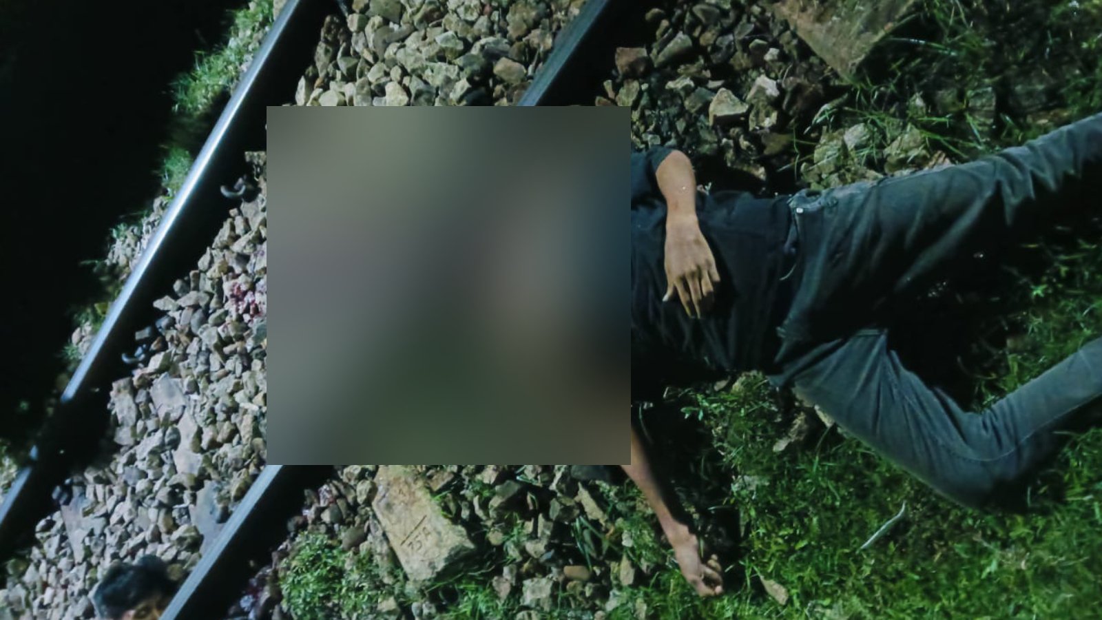 চাঁদপুরে ট্রেনের নিচে কিশোরের মর্মান্তিক মৃত্যু।