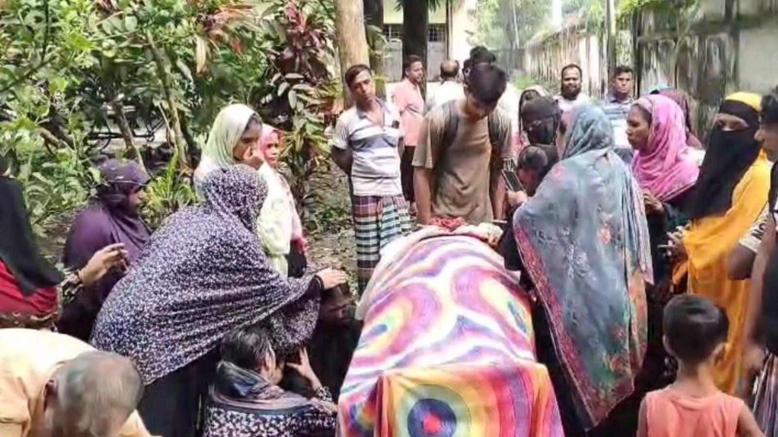 নরসিংদীর আলোকবালীতে ফের সংঘর্ষ, গুলিতে নিহত যুবদল নেতা
