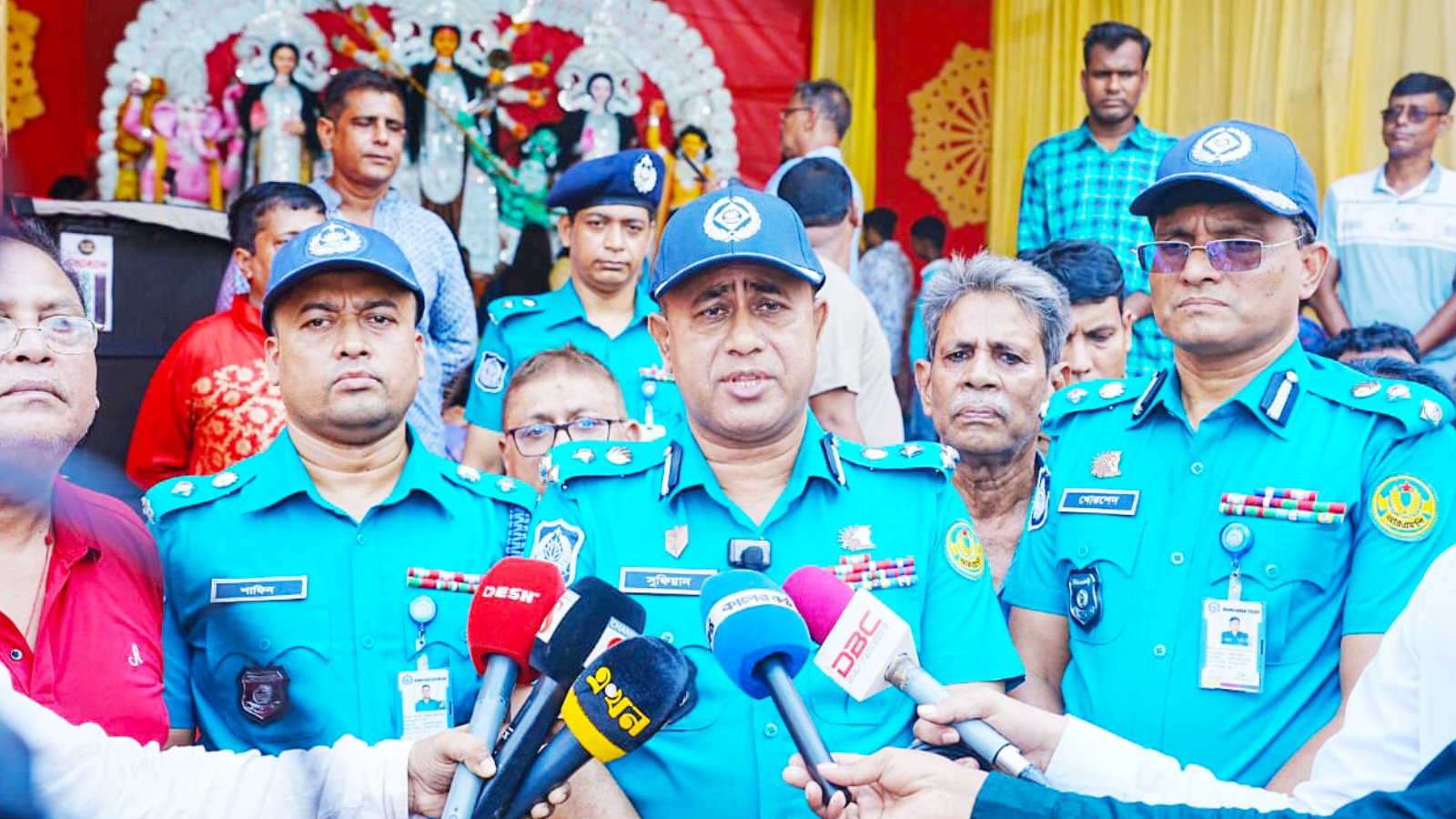 দুর্গাপূজা নির্বিঘ্ন করতে আরএমপি’র সর্বোচ্চ নিরাপত্তা ব্যবস্থা, মণ্ডপ পরিদর্শন করলেন পুলিশ কমিশনার