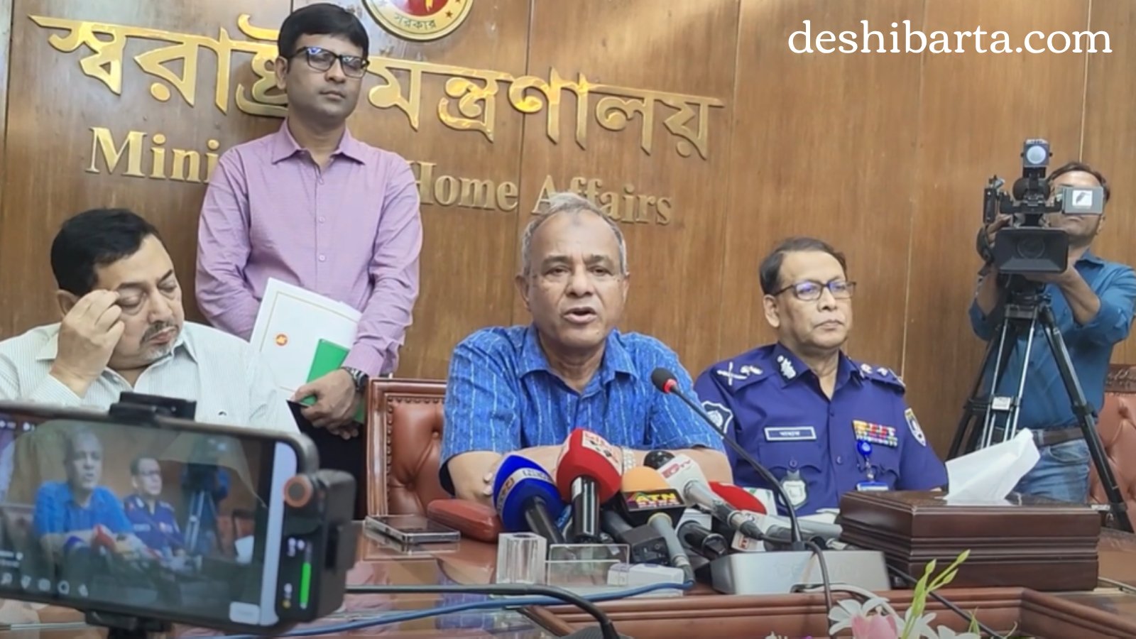 ‘রাস্তা অবরোধ করলে কাউকে ছাড় নয়’, ফরিদপুর ইস্যুতে স্বরাষ্ট্র উপদেষ্টা