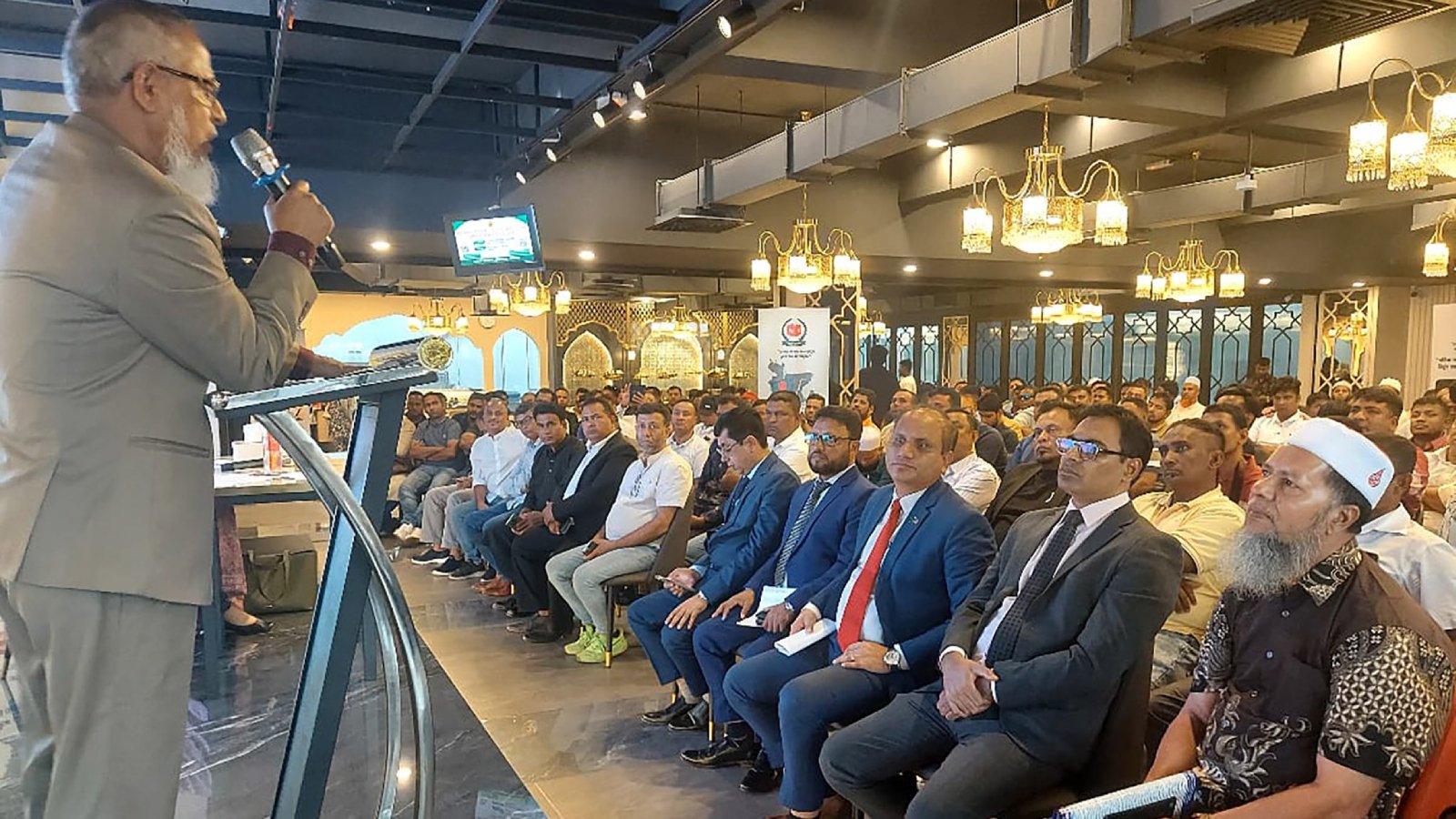 জাতীয় নির্বাচনে প্রবাসীদের ভোটদানের বিষয়ে মালয়েশিয়ায় নির্বাচন কমিশনারের মতবিনিময়