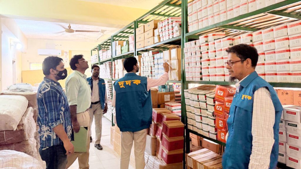 কালিহাতী উপজেলা স্বাস্থ্য কমপ্লেক্সে দুদকের অভিযান, পাওয়া গেল দুর্নীতি ও অনিয়মের প্রমাণ