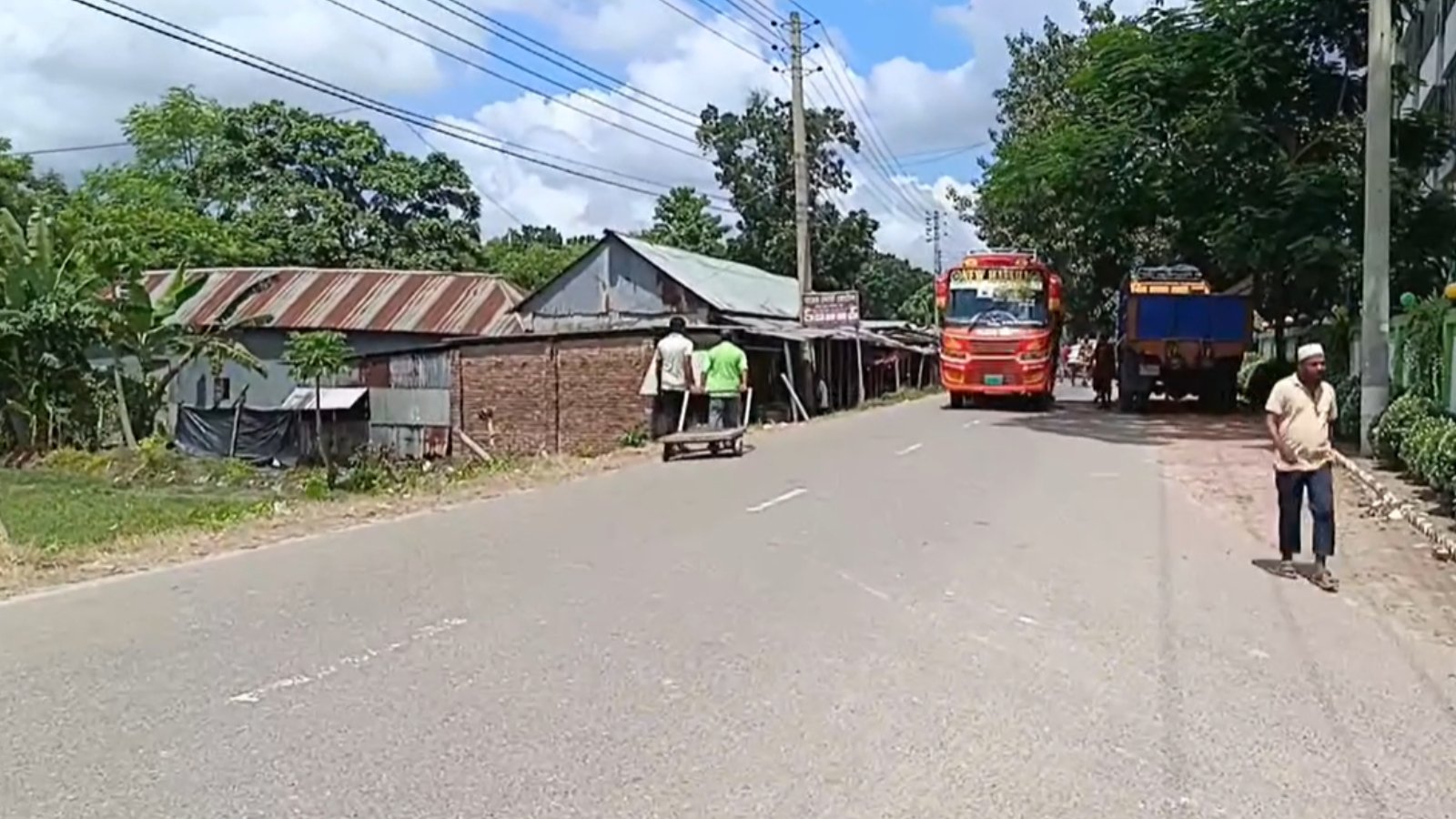 দীর্ঘ ভোগান্তির অবসান, ১৩ বছর পর রাজবাড়ী-মধুখালী রুটে বাস চলাচল শুরু