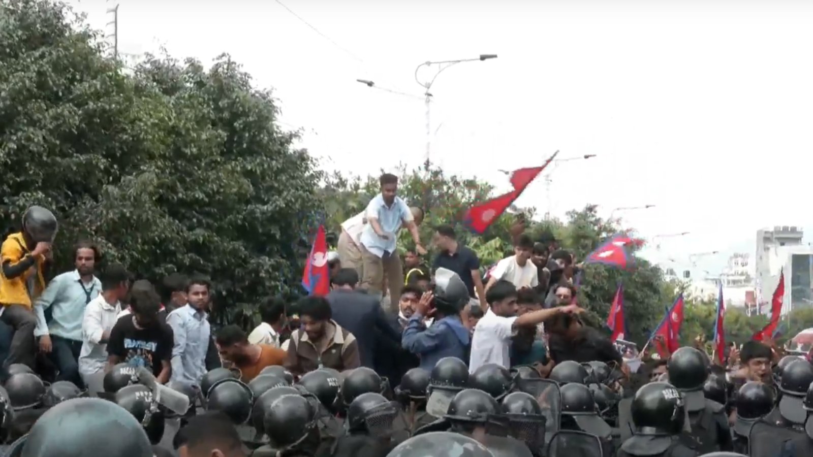নেপালে বিক্ষোভ, হোটেলে অবরুদ্ধ বাংলাদেশ ফুটবল দল