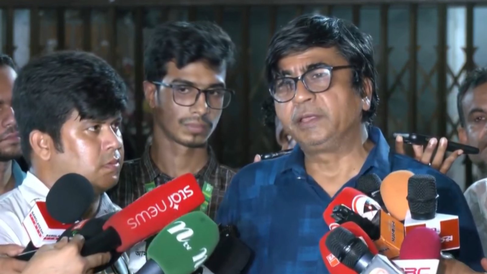 ত্রুটিপূর্ণ নির্বাচনের অভিযোগে জাকসু কমিশনারের পদত্যাগ ঘোষণা