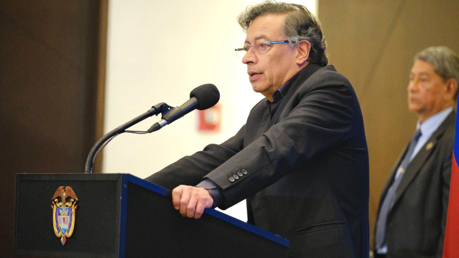 ইসরায়েলি হামলার প্রতিবাদে কূটনৈতিক বহিষ্কার, কলম্বিয়ার প্রেসিডেন্টের কঠোর বার্তা