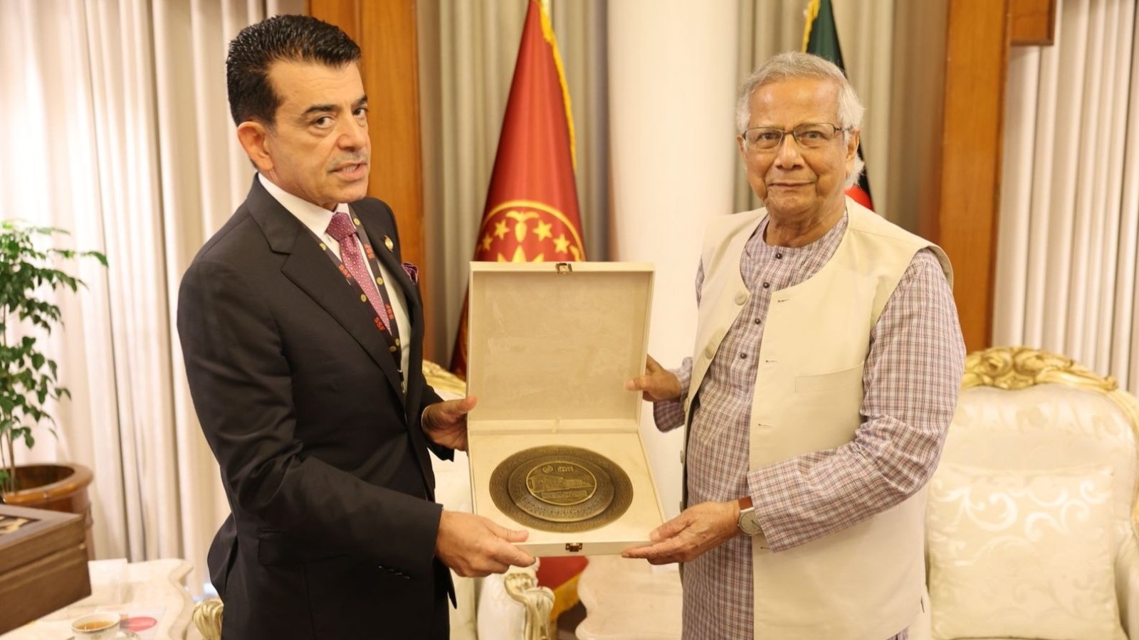 আইসেকো মহাপরিচালকের সঙ্গে প্রধান উপদেষ্টার সৌজন্য সাক্ষাৎ
