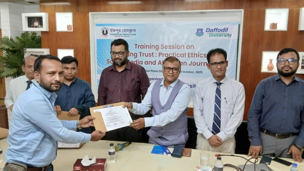 সাংবাদিকতায় দক্ষতা উন্নয়নে প্রশিক্ষণ শেষে সনদ গ্রহণ করলেন শিমুল অধিকারী সুমন