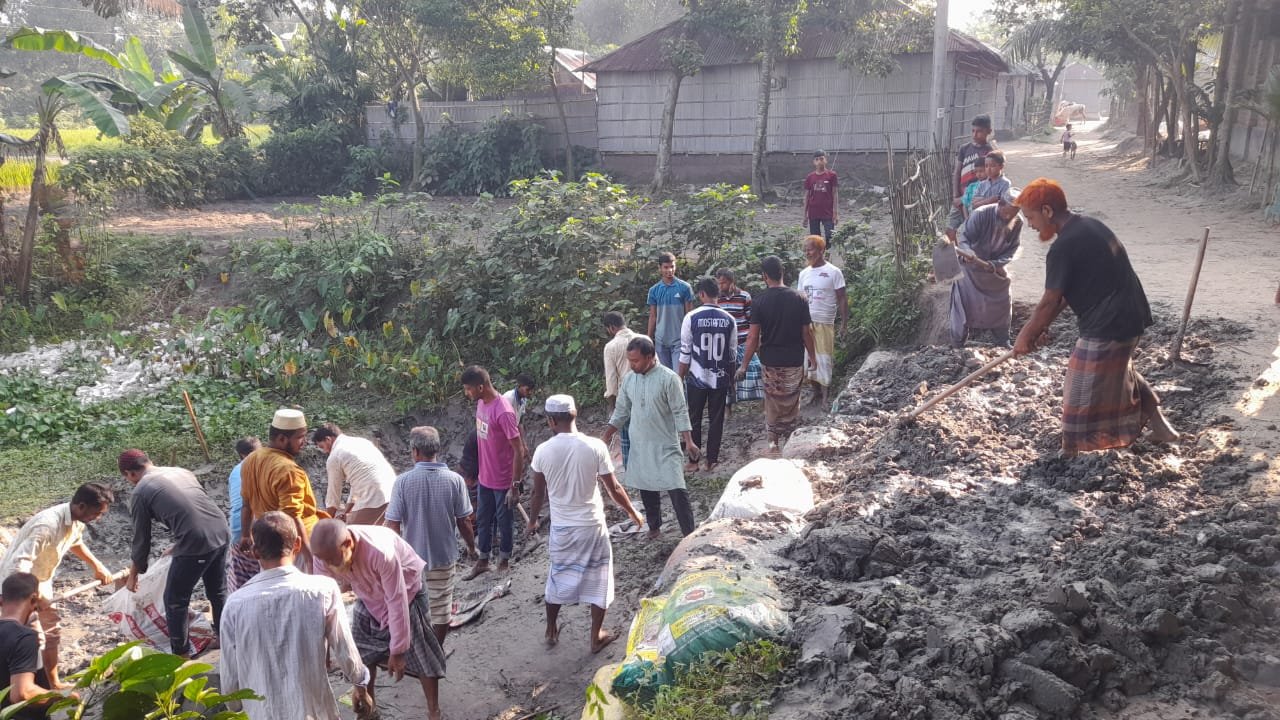 জামাতের উদ্যোগে নীলফামারী উপজেলা টুপামারী ইউনিয়ন ৪নং ওয়াডে রাস্তা মেরামত।