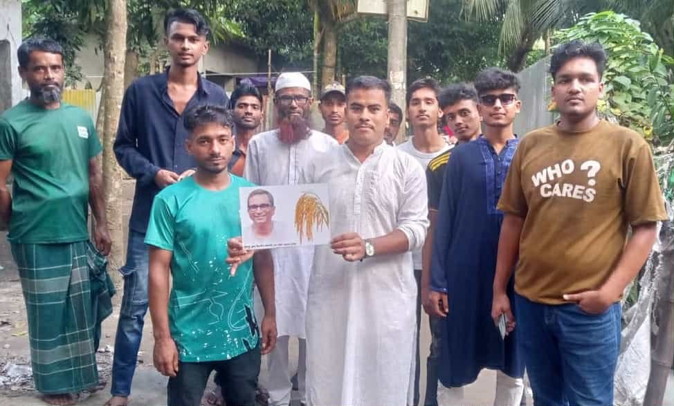 ধানের শীষে ভোট চেয়ে লক্ষীপুর ৬ নং ওয়ার্ডে গণসংযোগ ও লিফলেট বিতরণ।