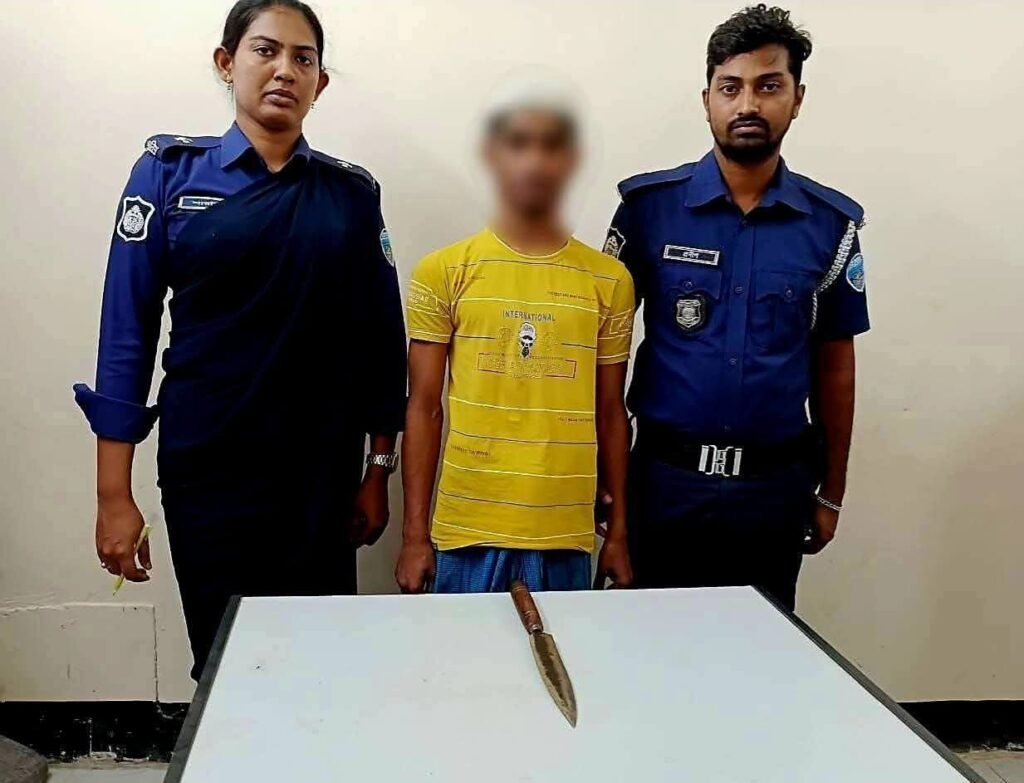 সোনাইমুড়ীতে হেফজ বিভাগের এক ছাত্রকে জবাই করে হত্যা করেছে আরেক ছাত্র। পরে ছোরা সহ গ্রেফতার।