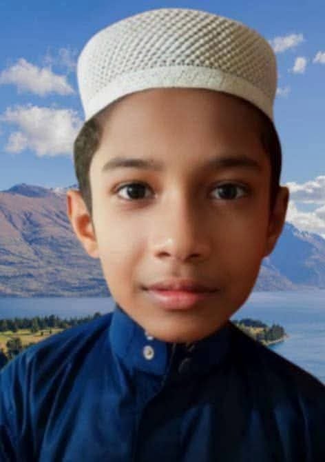 নোয়াখালীর সোনাইমুড়ী পৌরসভার বাট্টা আল মাদ্রাসাতুল ইসলামিয়া মাখফনুল উলুম মাদ্রাসায় নাজিম উদ্দিন (১৩) নামের হেফজ বিভাগের এক ছাত্রকে ঘুমন্ত অবস্থায় গতরাতে জ/বাই করে হ/ত্যা করেছে।  এ ঘটনায় মাদ্রাসার শিক্ষক শিক্ষার্থীদের সহযোগীতায় ঘটনায় জড়িত আরেক ছাত্র আবু সাঈদকে  (১৬) একটি ছো/রাসহ আটক করে থানা পুলিশে সোপর্দ করে। তুচ্ছ ঘটনা নিয়ে এমন ঘটনা ঘটে।