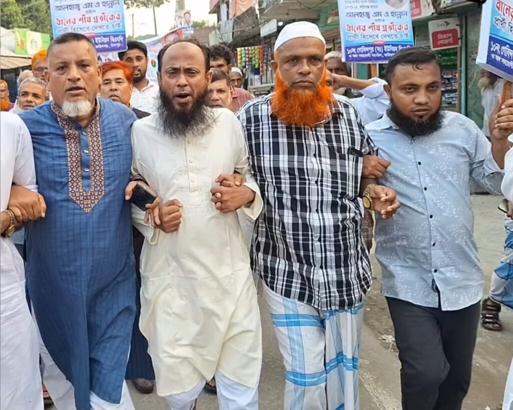 ফরিদগঞ্জ দক্ষিণ গোবিন্দপুরে আলহাজ্ব এমএ হান্নান সাহেবকে ধানের শীষ প্রতীক দেওয়ার দাবিতে মিছিল ও পথসভা অনুষ্ঠিত।