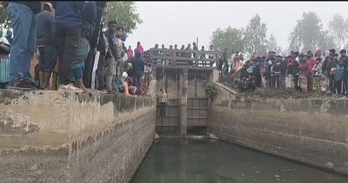 নীলফামারী জলঢাকা শৈলমারীতে সুইসগেটে যুবকের ঝুলন্ত লাশ উদ্ধার।