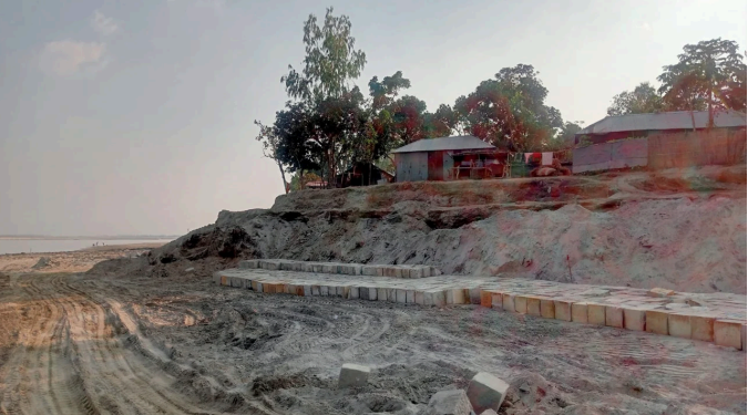 Awami League Leaders Obstruct Riverbank Embankment Construction